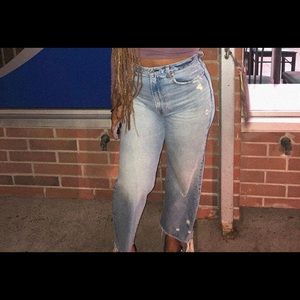 Light wash boyfriend jeans